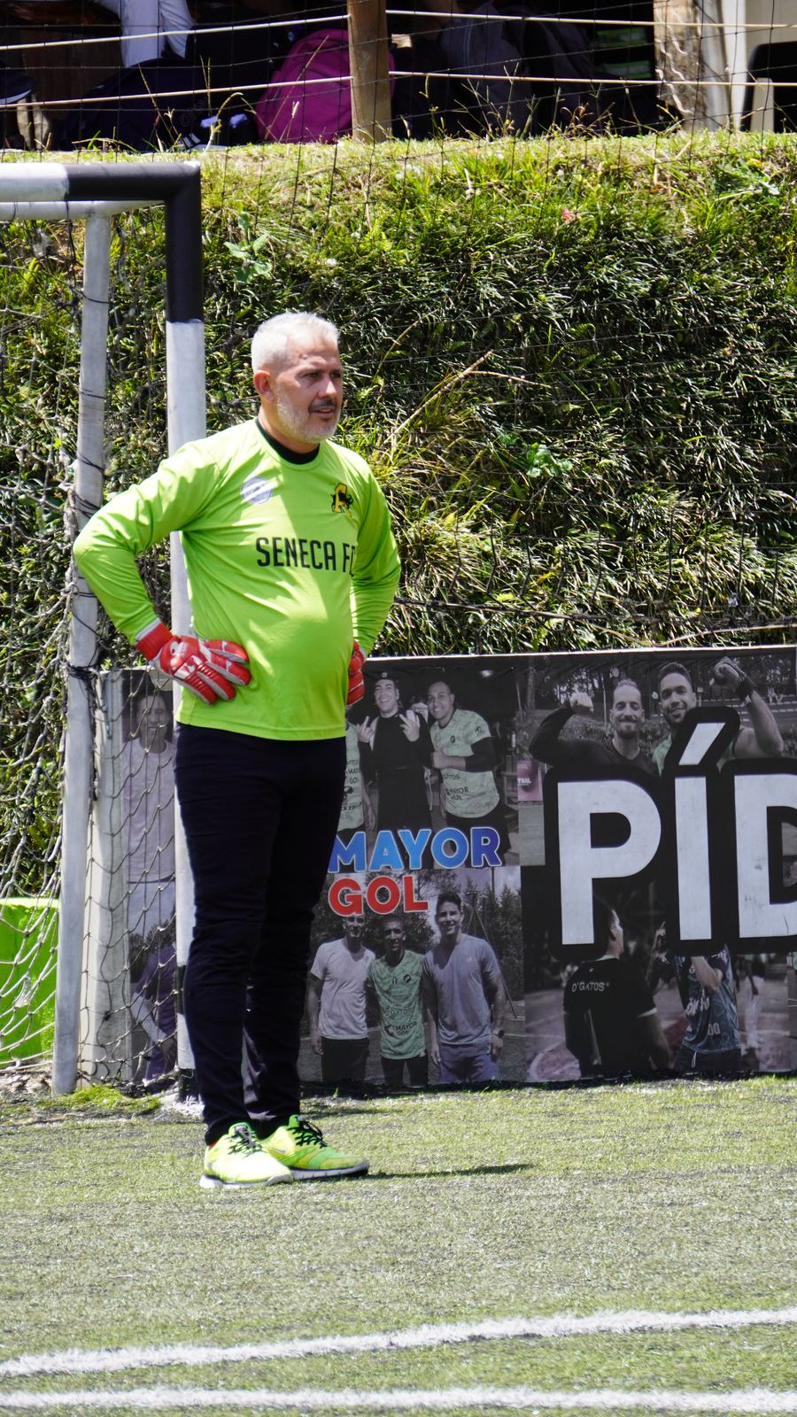 Torneo Relámpago Cantera FC — arquero del Seneca FC junto al arco