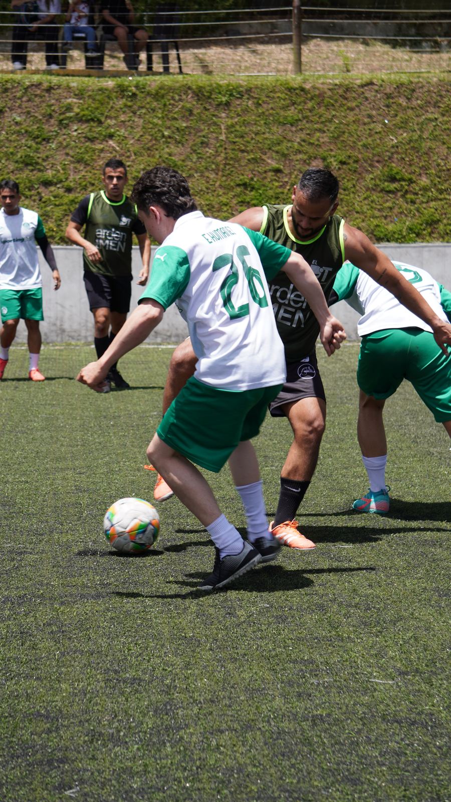 Torneo Relámpago Cantera FC — el parche disfrutando desde los kioscos junto a la cancha