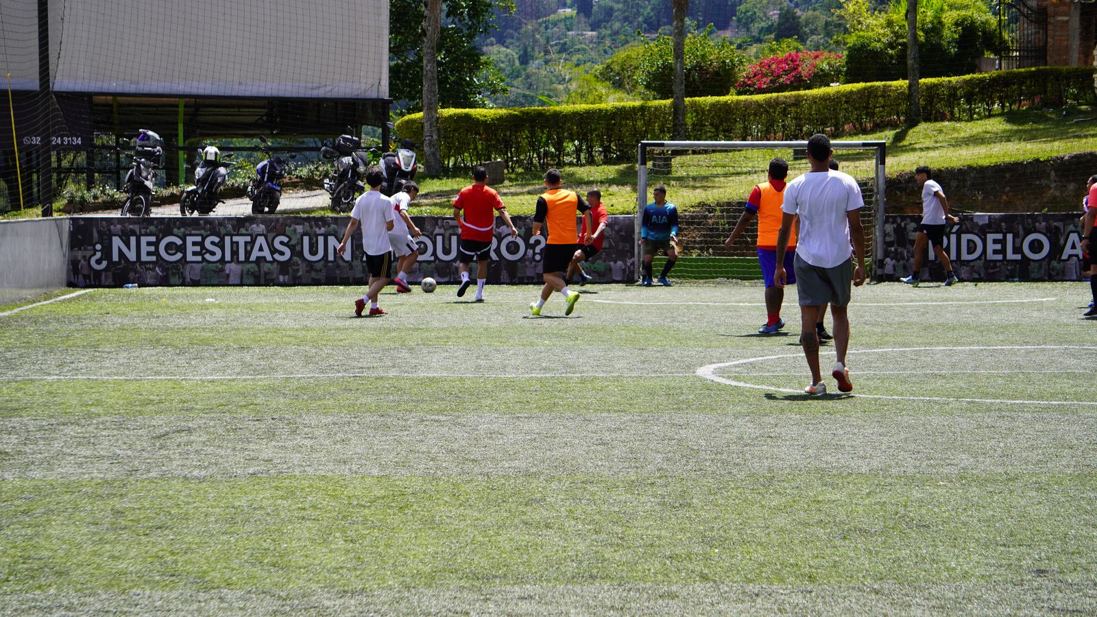 Torneo Relámpago Cantera FC — jugadores en movimiento cerca del arco durante el partido